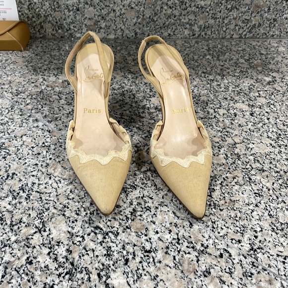 Need a little live but adorable simple yet classy short heels. - Picture 4 of 4